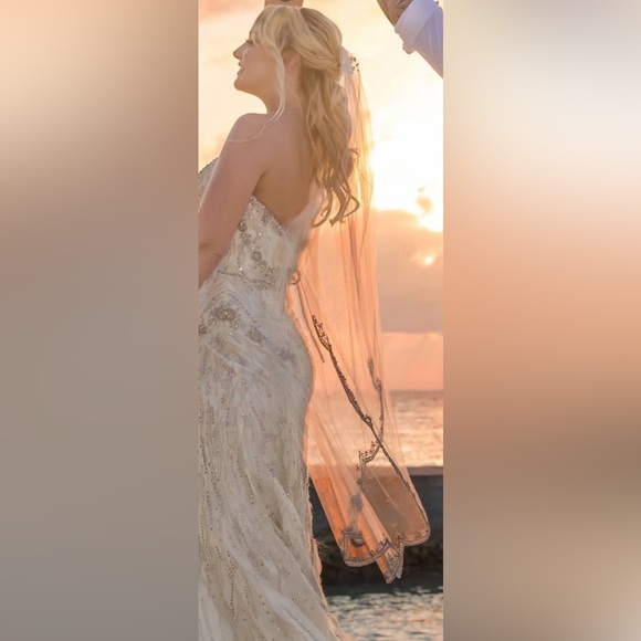 Vintage hand stitched, with jewels, long wedding veil, designer Enaura - Picture 13 of 13